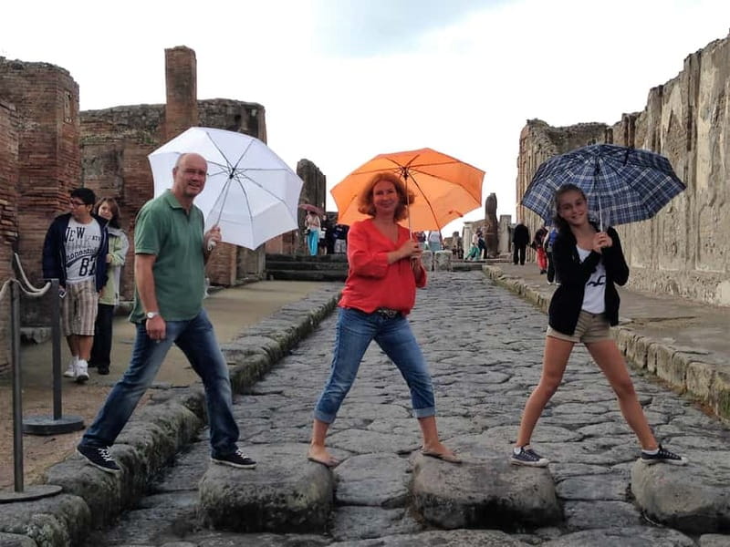 Pompeii Ruins 2-Hours Guided Tour and priority entry ticket - Theaters, Villas, and What “Household Life” Looks Like in Ruins
