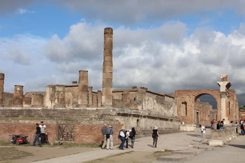 Pompeii: Skip-the-Line Guided Archaeological Discovery Tour - House of the Vettii: elite life, frescoes, and status