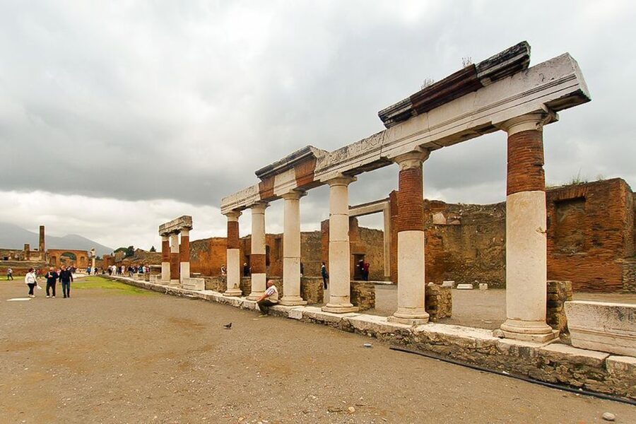 Pompeii: Skip-the-Line Guided Tour with Expert Archaeologist - Baths and Villas: How Romans Relaxed, Socialized, and Lived