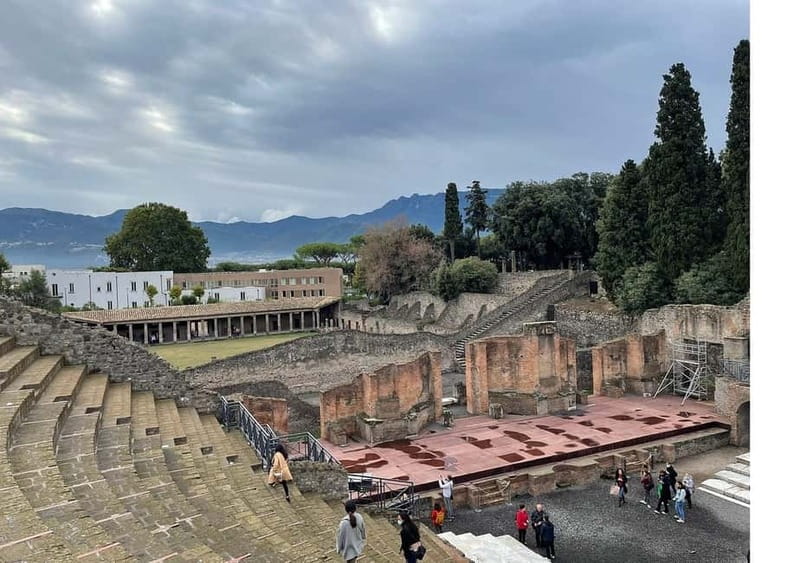 Pompeii: Skip-the-Line Private Tour with Archaeologist Guide - Domus mosaics and frescoes: where private life comes into focus
