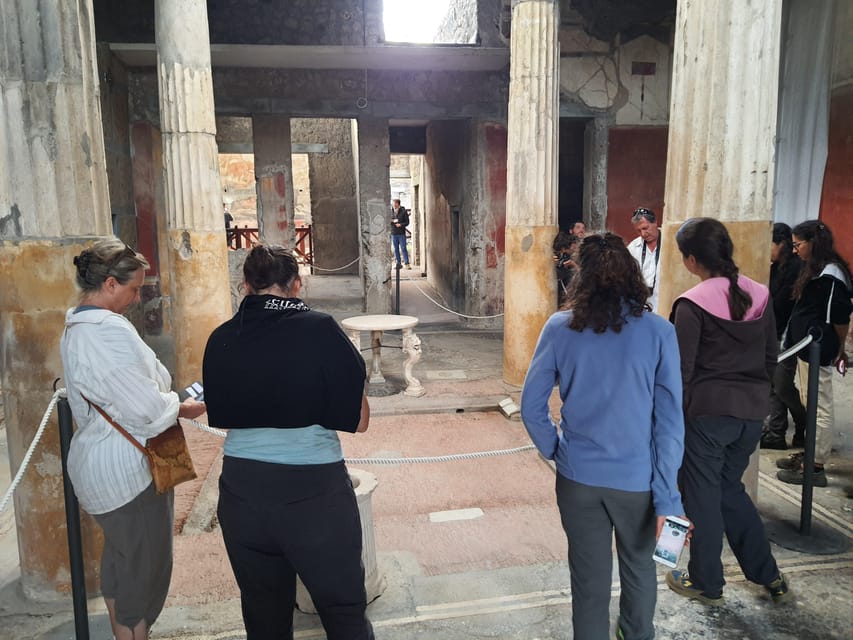 Pompeii: Skip-the-Line Tickets and Tour with Archaeologist - What you see in the first stretch: streets, stone pavement, and Roman daily rhythm