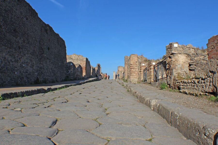 Pompeii: Skip-the-Line Tickets and Tour with Archaeologist - Listening to Pompeii like an archaeologist: interaction, humor, and clarity