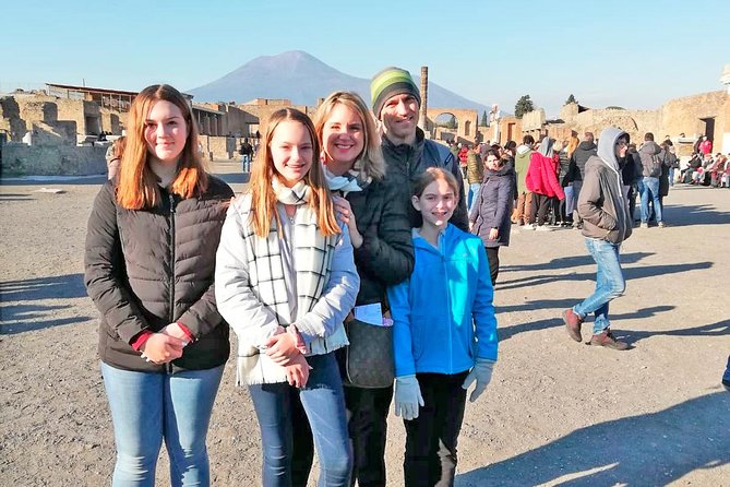 Pompeii Skip-the-Line Tour for Kids & Families with Archaelogist - Meeting point at Hotel Vittoria, Piazza Esedra, and why it matters