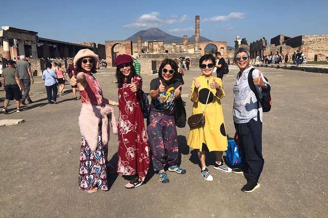 Pompeii Skip-the-line Tour with Archaeologist Guide - Getting to Pompeii and meeting at Hotel Vittoria