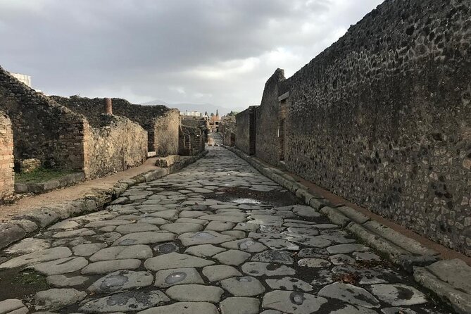 Pompeii Small Group Guided Tour with Skip-the-line Admission - Small Group Size Means a More Human Walk