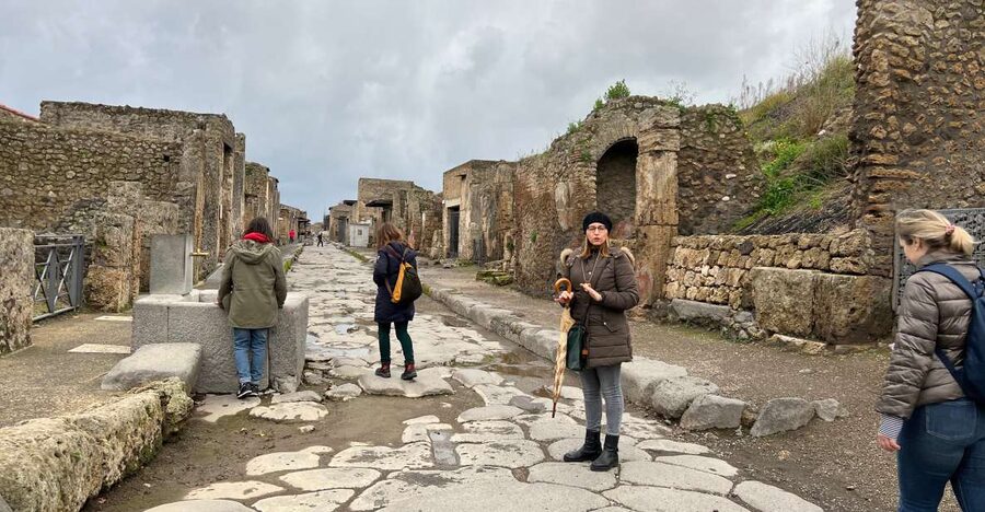 Pompeii: Small-Group Guided Tour with Skip-the-Line Ticket - Why skip-the-line matters in Pompeii