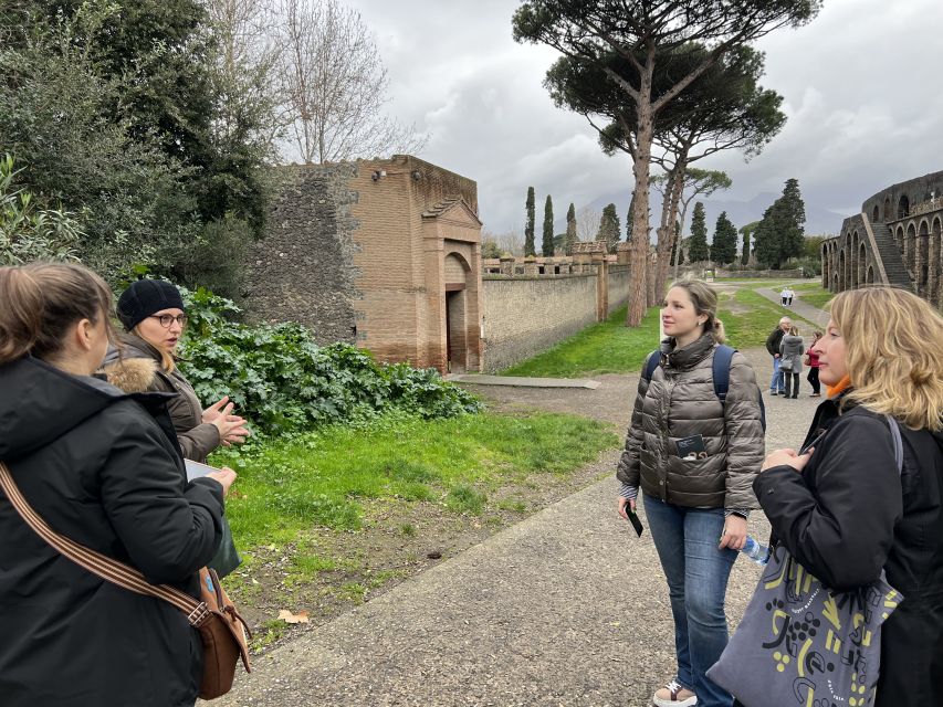 Pompeii: Small-Group Guided Tour with Skip-the-Line Ticket - Stop 5, Vetutius Placidus House and Thermopolium: everyday business, not only big monuments