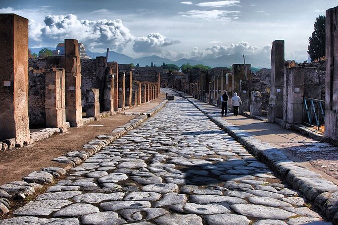 Pompeii Small Group Tour - Tickets Included - Inside the UNESCO park for about two hours of must-see ruins