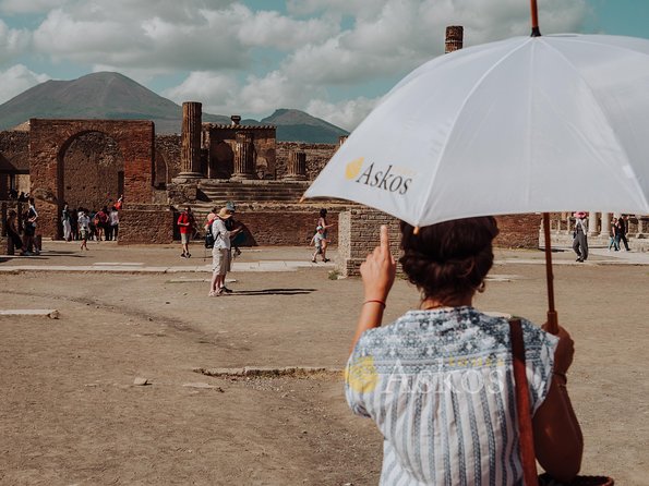 Pompeii: Small Group Tour with an Archaeologist - Pompeii in 2 hours, or 3 with the Villa of the Mysteries