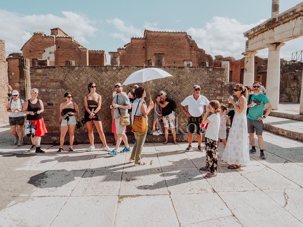 Pompeii: Small Group Tour with an Archaeologist - Public Pompeii: Basilica, temples, baths, bakery stops
