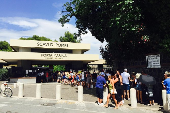 Pompeii: Small Group Tour with an Archaeologist - Lupanar and the adult side of Pompeii (handled with sensitivity)