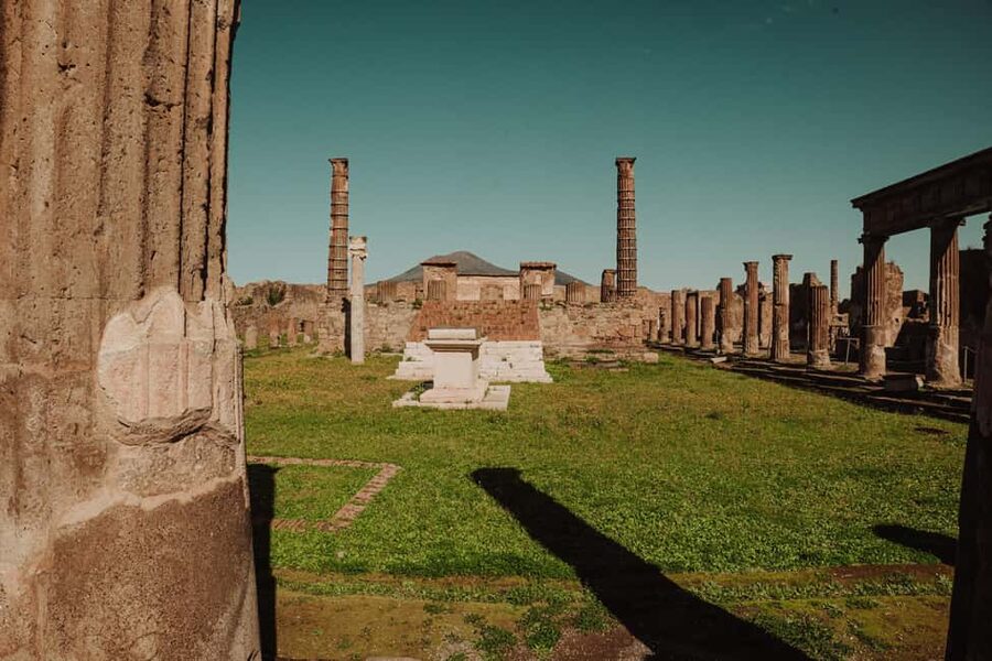 Pompeii Small Group Tour with transportation from Naples - Where to meet: Starhotels Terminus and the Askos Tours sign