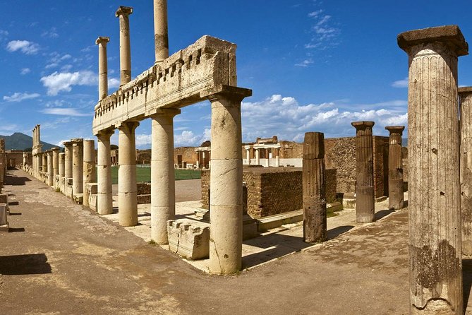 Pompeii-Sorrento-Positano tour from Naples, with licensed guide included - Sorrento hour around Piazza Tasso and Corso Italia