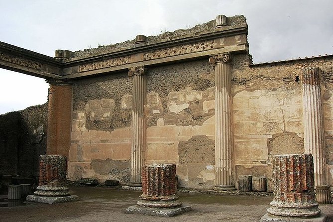 Pompeii tour with archaeologist - The 2.5-hour route, starting at Villa dei Misteri, ending at the Forum