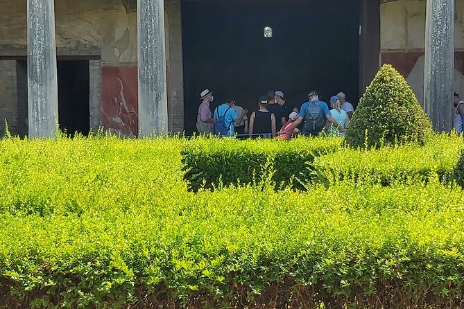 Pompeii tour with archaeologist - Thermopolium Regio VI, Insula VIII, 8: ancient fast food with real social meaning
