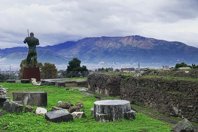 Pompeii tour with LOCAL GUIDE and SKIP THE LINE entrance - Skip-the-line entry that saves queue time