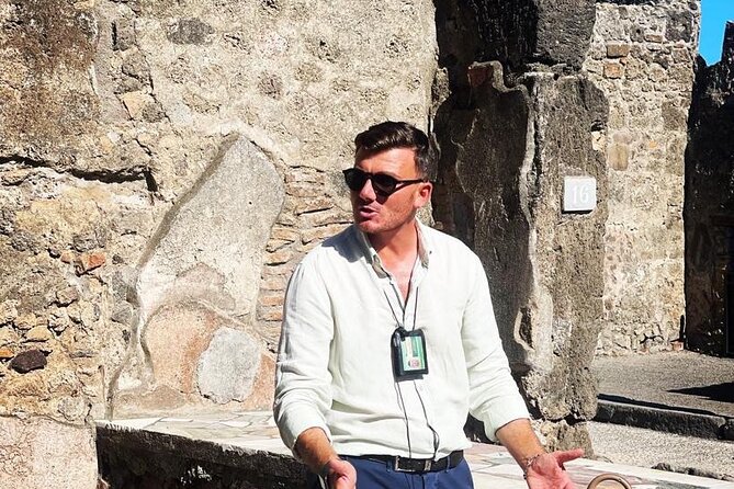 Pompeii tour with LOCAL GUIDE and SKIP THE LINE entrance - Casa del Menandro: Frescoes, a named portrait, and the “ordinary” luxury of banquets