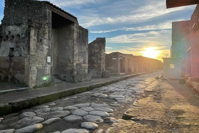 Pompeii Unveiled: 3-Hour Private Tour In-Depth Discovery - Foro de Pompeya: the beating heart, plus the best Vesuvius framing