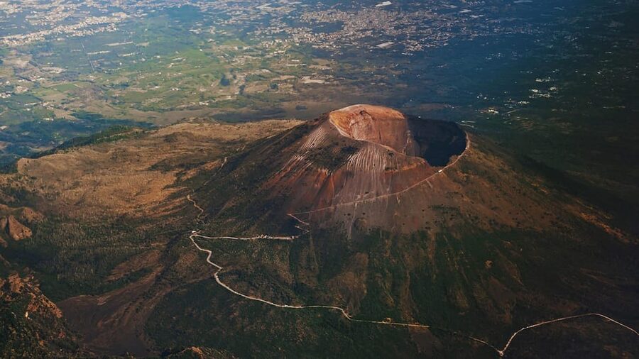 Pompeii & Vesuvius - The Pompeii ruins tour: 2 hours that help you read the site