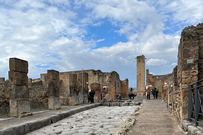 Pompeii walking tour (2hrs) - Price and value: what you get for $60.08, and what you still pay