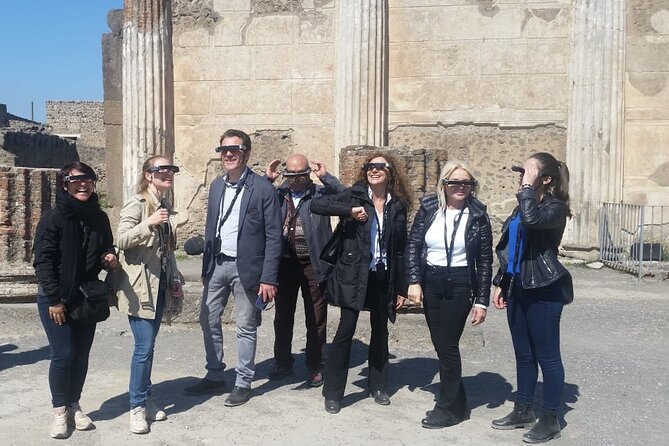 Pompeii: walking tour with 3D glasses and with entrance ticket - Guide style: what to expect from the assistant and why small groups can help