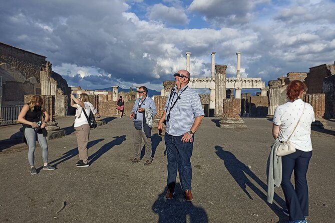 Pompeii: walking tour with 3D glasses and with entrance ticket - What is not included: suburban villas and the Villa dei Misteri gap
