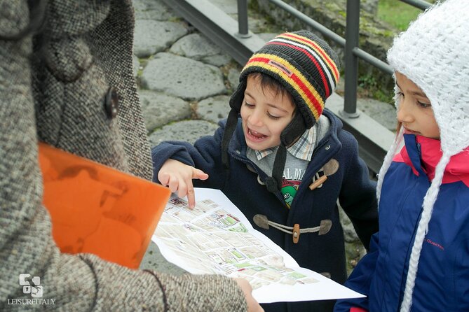 Private Awesome Pompeii Family Tour + Guide, Transport & Tickets - Via dell’Abbondanza and Insula of the Chaste Lovers: daily life and city density