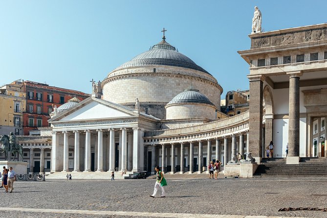 Private City Kickstart Tour: Naples - Private local host and flexible pacing that keeps you in control