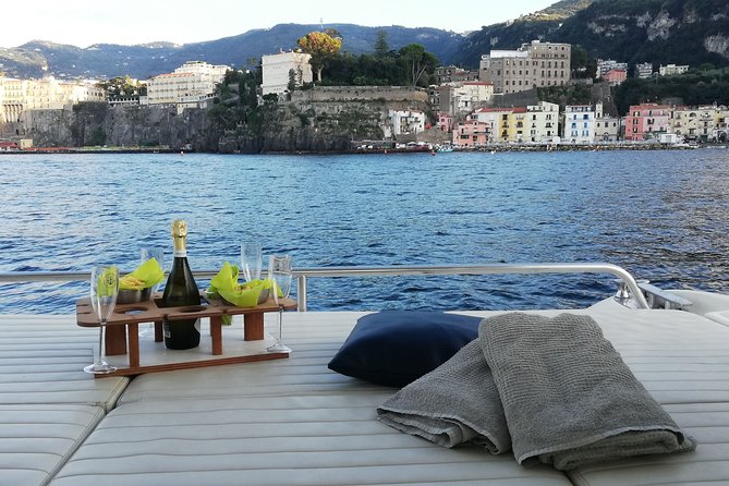 Private Cruise from Naples to Capri and Amalfi Coast - yacht 50' - Food reality check: plan for lunch outside the package