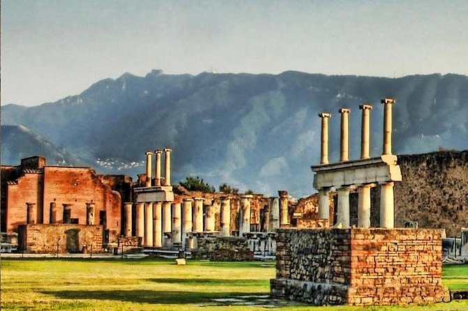 Private Guided Tour of Pompeii. Sunset Tour - Lupanar and mosaic houses: seeing everyday life, not just monuments