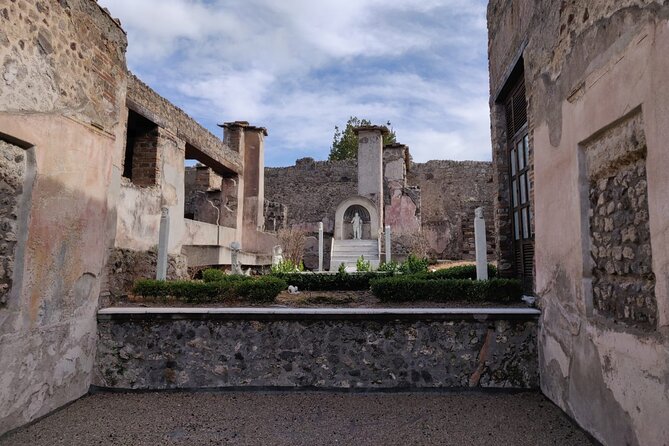 Private Pompeii Tour with Fast-Entrance Tickets to the Ruins & Exclusive Guide - The Pompeii Story Your Guide Ties Together