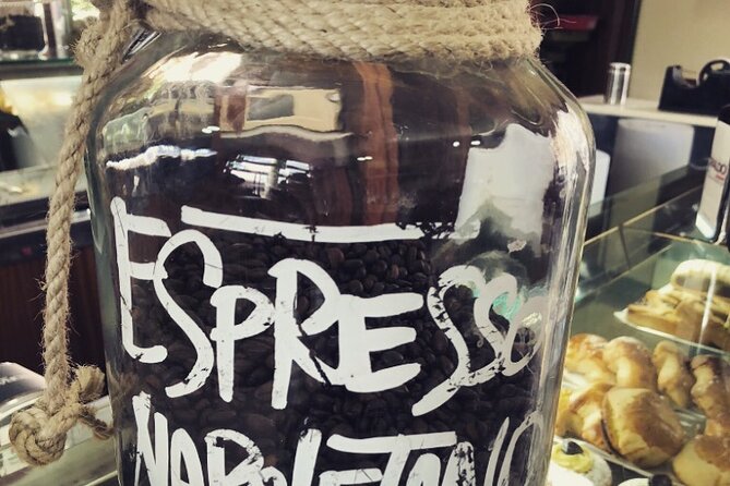 Private tour of Naples with street food tasting - Naples in 3 hours: the fast, tasty way to get oriented