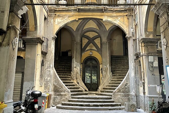 Private tour of Naples with street food tasting - Via dei presepi and San Gregorio Armeno: nativity scenes in street form