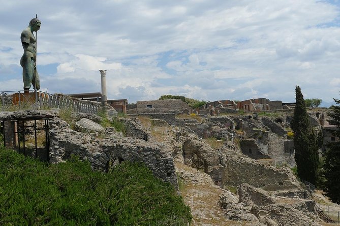 Private Tour of Pompeii with official tour guide and skip the line tickets - Stop 2: Roman Baths and Communal Life in Pompeii