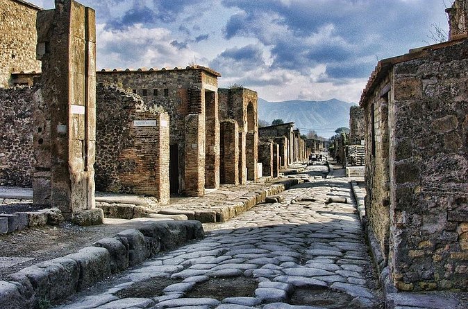 Private Tour of Pompeii with official tour guide and skip the line tickets - Stop 3: Villa dei Misteri Frescoes and the Mystery Cult Context