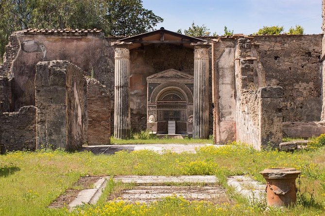 Private Tour of Pompeii with official tour guide and skip the line tickets - Stop 1: Pompeii Archaeological Park and the Streets to Villa dei Misteri