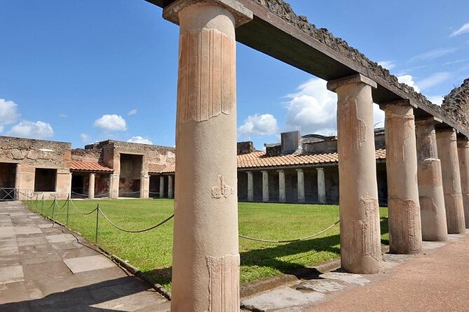 Private Tour with Official Guide through the wonders of Pompeii. - Suburban Baths and Stabian Baths: spa life near the walls
