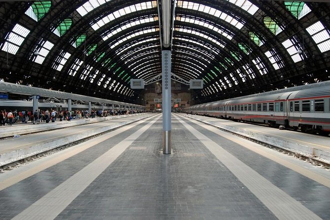 Private transfer from Naples to Rome / Airport Leonardo da Vinci - Naples arrival made simple, from station meet-up to your vehicle