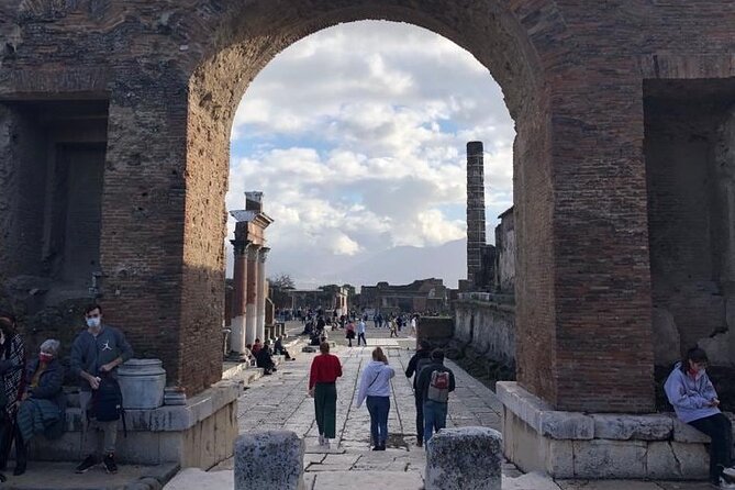 Private transfer from Napoli to Sorrento with stopover in Pompeii ruins - Price for a Private Group, and Why It Can Beat the Usual Options
