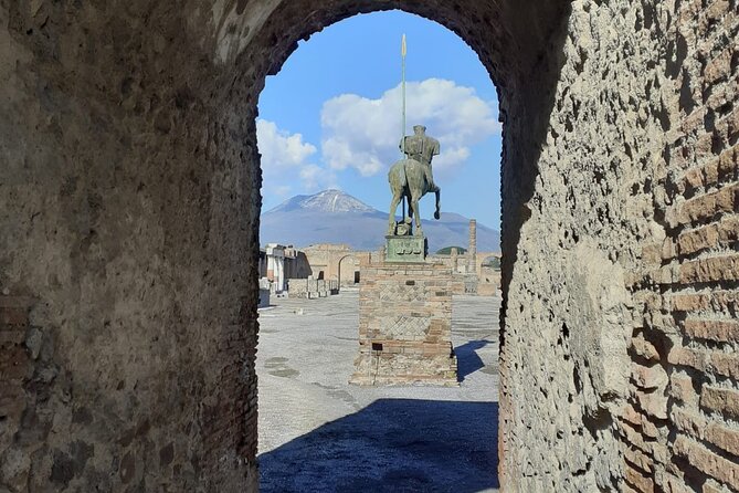 Semi - Private Tour of Pompeii with an Archaeologist - The guide is the product: English storytelling you can follow