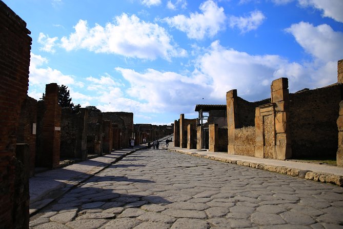 Skip-the-Line Exclusive Private Ancient Pompeii & Vesuvius Volcano Full Day Tour - Casa del Menandro: Frescoes, a Private Garden Feel, and Why It Matters
