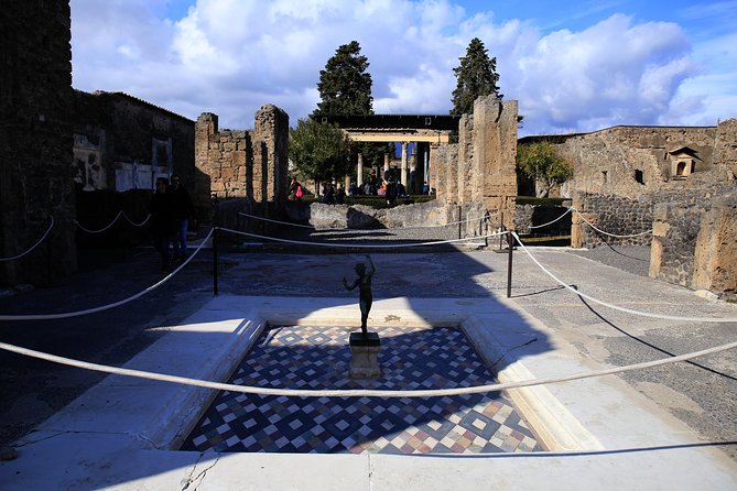 Skip the Line Guided Tour of Pompeii led by an Archaeologist - Stop 1, the Archaeological Park of Pompeii, 20 minutes that set the stage