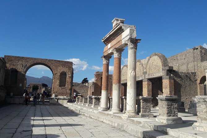 Skip-the-Line Pompeii Archaeological Site with Private Guide - Guide style and small-group pacing