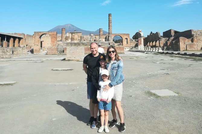 Skip-the-Line Pompeii Tour for Kids with an Archaeologist - Where you meet at Hotel Vittoria, and how the timing feels in real life