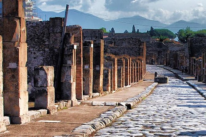 Skip the Line Private Pompeii Guided Tour - Granaries, Baths, and the Stuff You Can Feel Is Daily Life