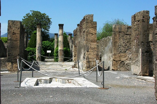 Skip-the-lines Private Tour of Pompeii Including the Theatre the Forum and all Highlights - Stabian Baths: why the thermal area feels human