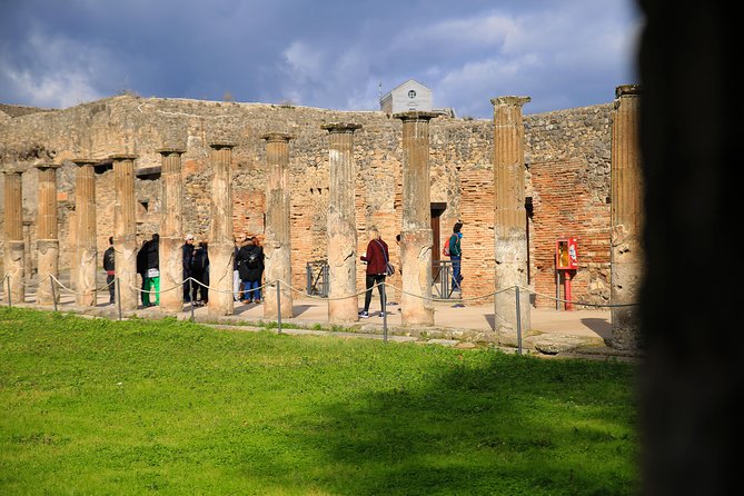Skip-the-lines Private Tour of Pompeii Including the Theatre the Forum and all Highlights - Walking Via dell’Abbondanza at a Roman-city pace