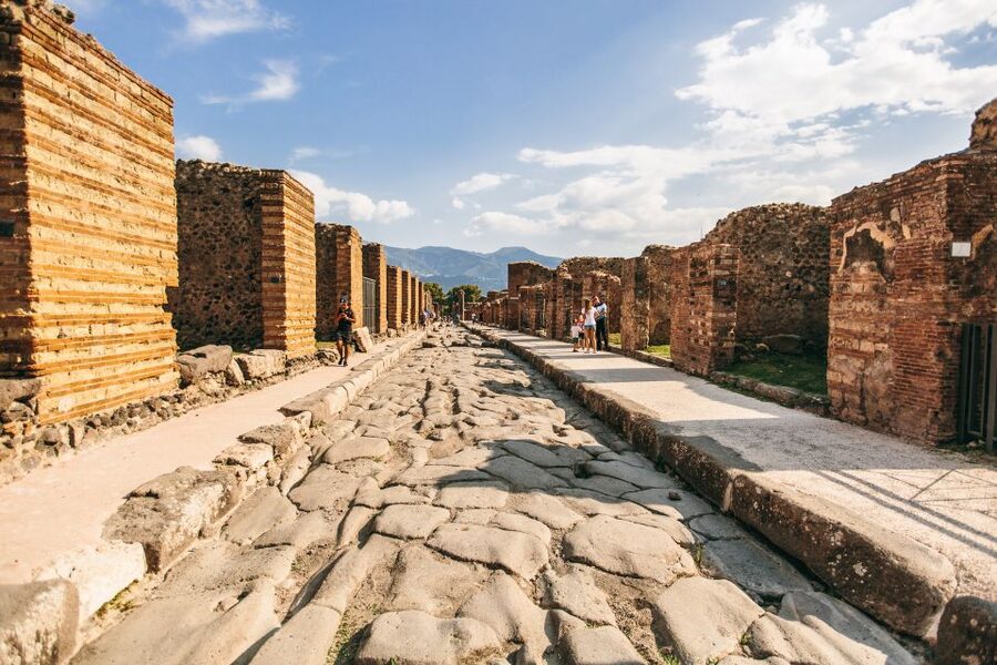Sorrento: Pompeii Tour with guide, ticket & lunch included - How the Sorrento schedule works (pickup, bus time, and pacing)