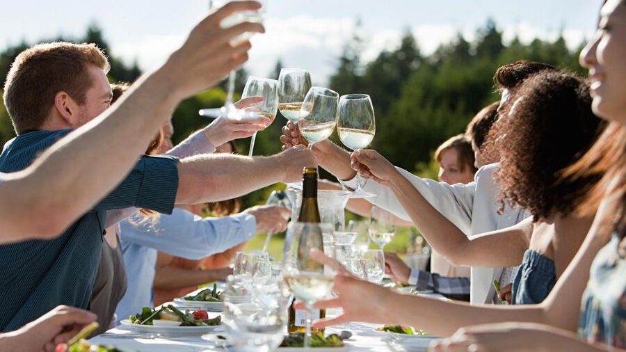 Sorrento: Pompeii Tour with guide, ticket & lunch included - Vineyard lunch and wine tasting stop: what to expect from the 1 hour