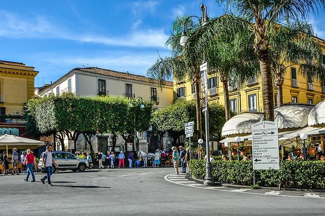 Sorrento, Positano & Amalfi Day Tour from Naples - The ride experience: live commentary, Italian music, and photo planning
